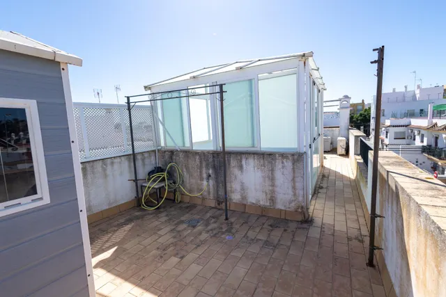 Casa de 3 dormitorios con terraza, azotea y gran luminosidad – Construcción 2010 — 32