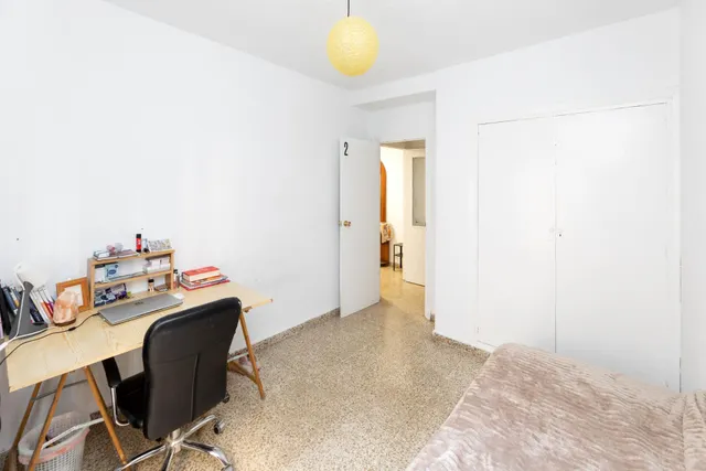 Venta de piso de 4 dormitorios y 2 baños en Granada (Zona Centro) — 15