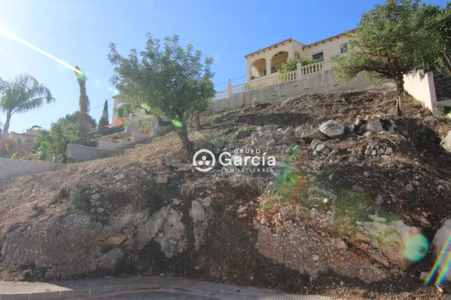 Parcela urbanizable a la venta en Alcalali. — 26