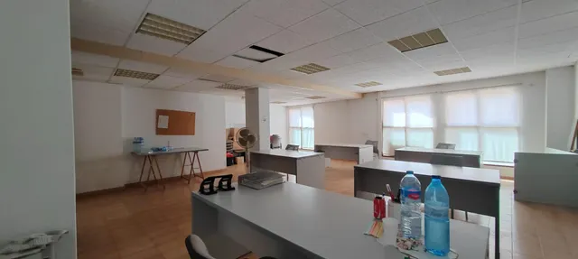 SE VENDE LOCAL ENTREPLANTA EN MUY BUENA ZONA CON TODOS LOS SERVICIOS A MANO — 5