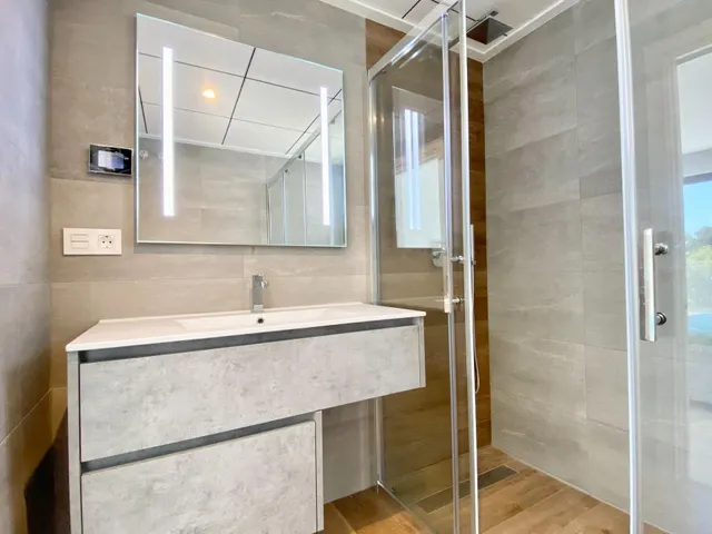 CHALET DE LUJO CON PISCINA, VISTAS AL MAR Y SOLÁRIUM PRIVADO — 18