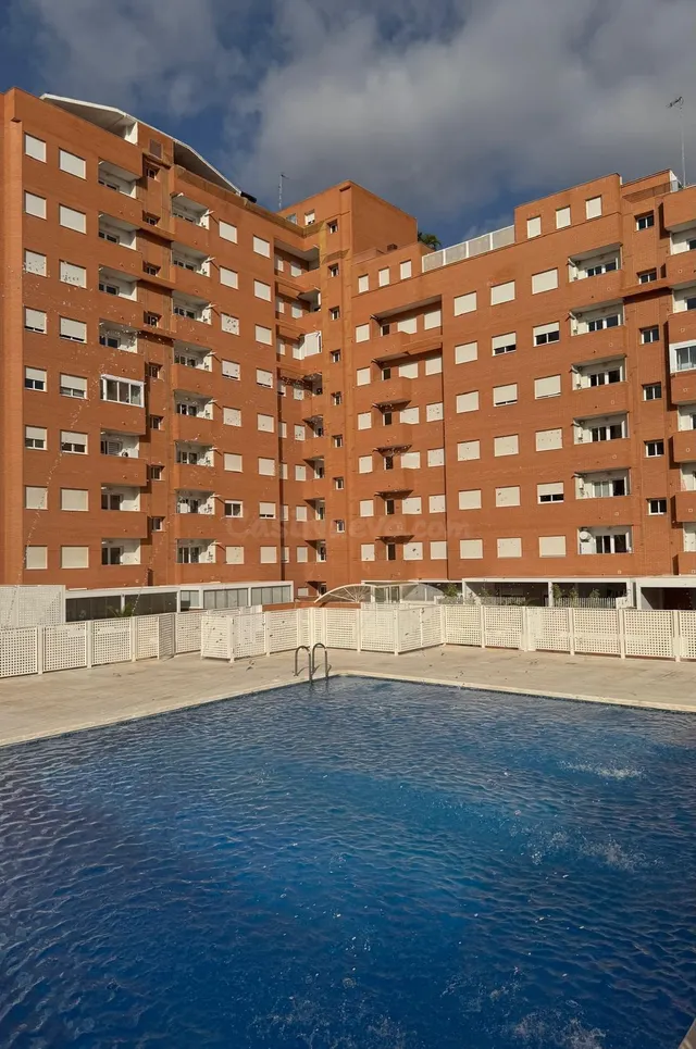 PISO EN AVENIDA REINA VICTORIA CON PISCINA COMUNITARIA SIN C - foto 2