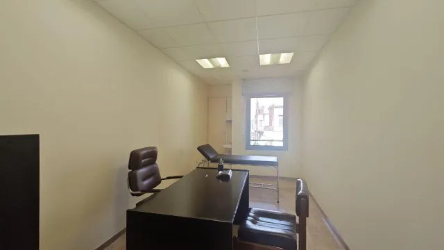 Amplio local comercial con varios despatxos en pleno eje comercial de Manresa — 11