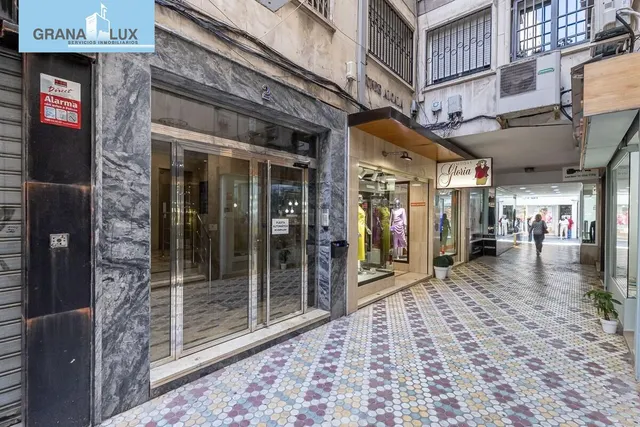 Magnífico piso con plaza de garaje junto a Catedral. — 27