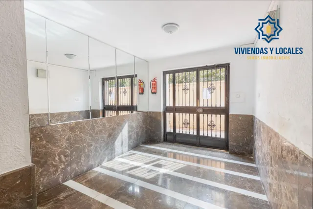Piso 3 habitaciones en Calle Santa Margarita, junto Cmno. Bajo de Huétor — 28