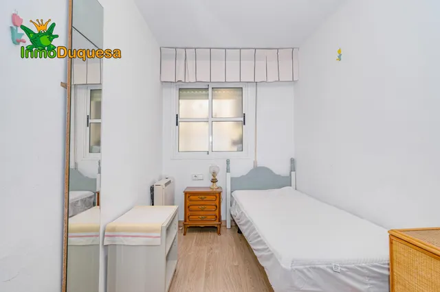 Piso de 4 dorm. con ascensor y Plaza de aparcamiento. Avda. de Madrid. — 6