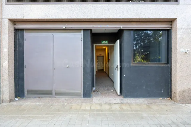 CONJUNTO DE LOCALES COMERCIALES JUNTO AL EDIFICIO DE LA JUNT