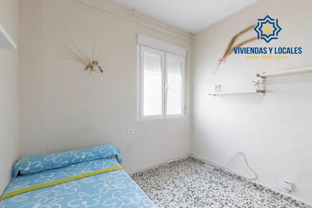 Piso de 3 dormitorios en calle milán, zaidín | muy luminoso y con gran potencial — 15