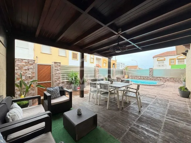 VIVIENDA ADOSADA CON PISCINA PRIVADA — 41