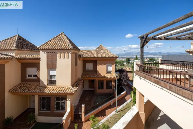 Ponemos a la venta esta preciosa casa en Urbanizacion cerrada, con zonas comunes y piscina comunitaria. — 12