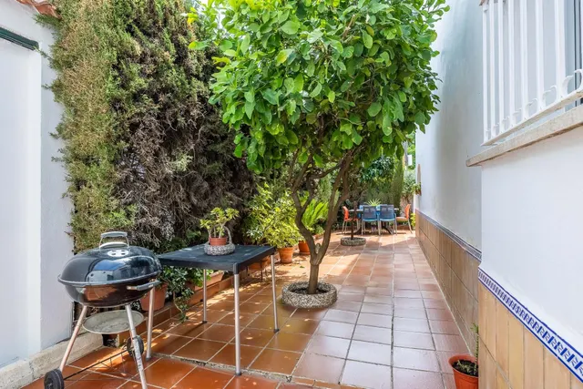 Vive en Simón Verde: Casa pareada con patio, garaje cubierto, piscina y el metro a un paso. — 4
