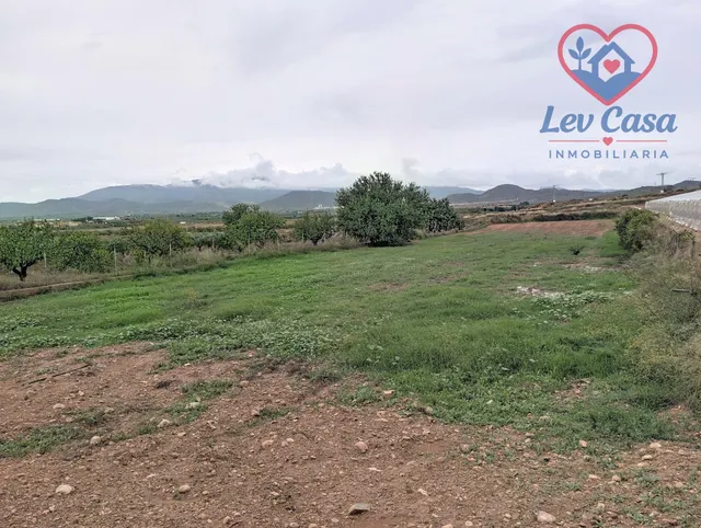 Se vende parcela de unos 3.000 m2 — 49.900 € — 8
