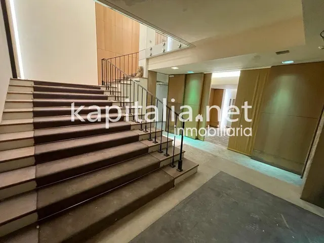 Local comercial en alquiler en el centro en Valencia (Valencia) — 2