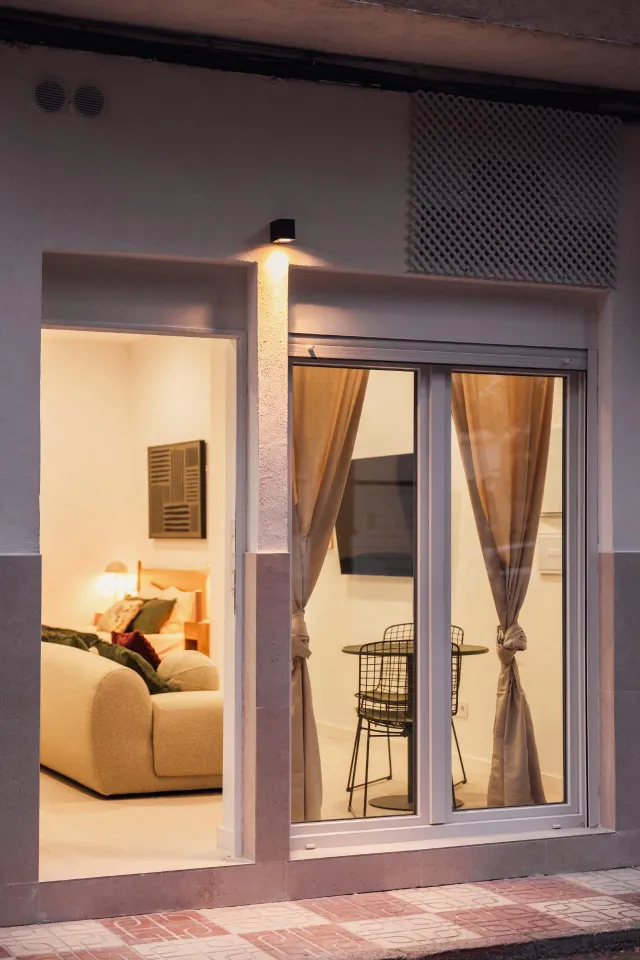 Tu refugio de diseño en el corazón de Granada: Estilo, practicidad y comodidad a pie de calle. — 13