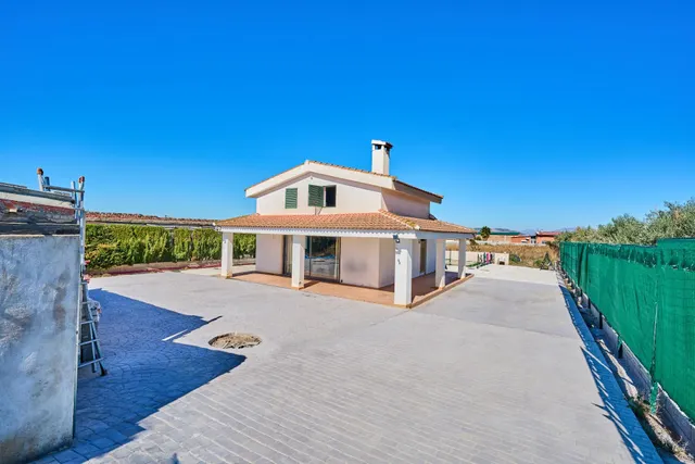 Casa con terreno y piscina en Churriana de la vega — 20
