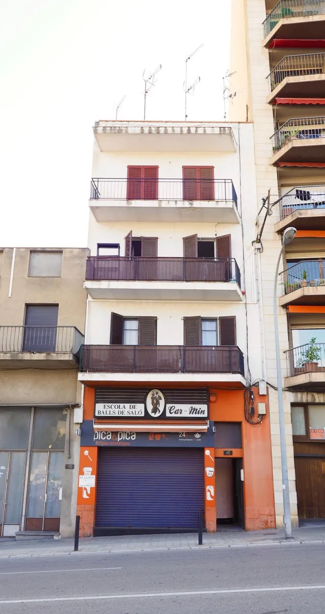 EDIFICIO EN VENTA - CENTRO DE FIGUERES (GIRONA) - CON INQUIL - foto 2