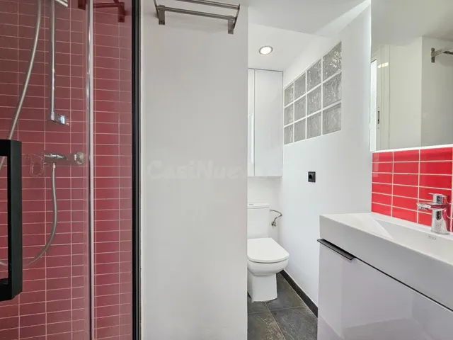 Atico con terraza privada en Calle de la Lluna (Ciutat Vella / El Raval) — 4