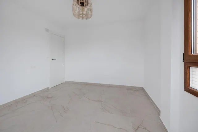 Ático reformado en venta en Torrevieja a 100 metros de la playa del acequión, con 3 dormitorios y 2 terrazas — 24