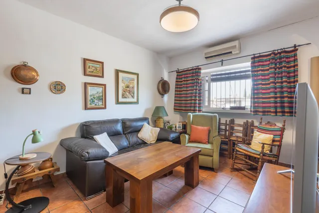 Chalet pareado con piscina, jardín y bonitas vistas a Granada en La Zubia — 16