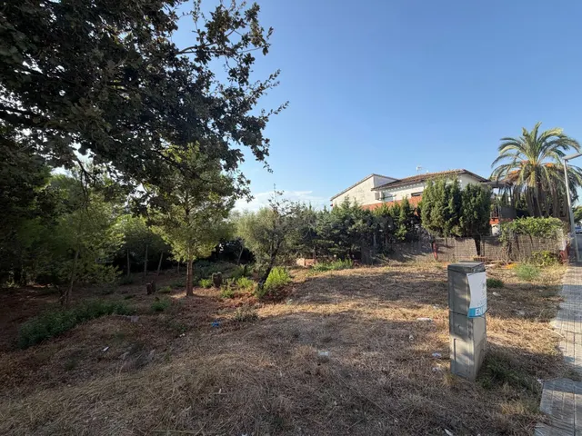 Parcela Urbana de 423 m2 en Zona Tranquila de Roses – Ideal 