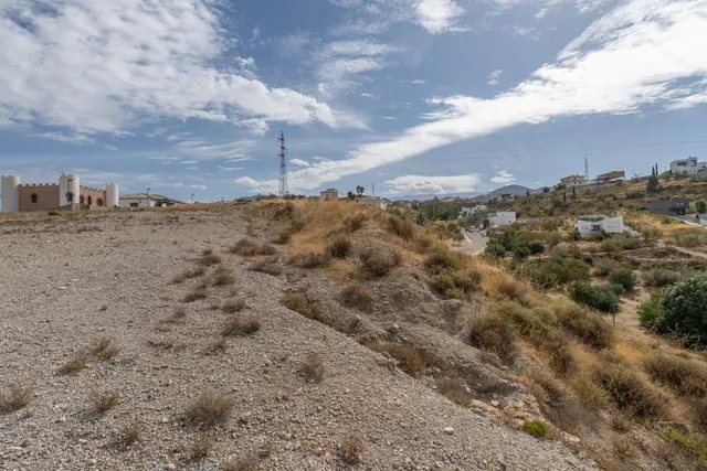 Terreno urbano de 750 m2 en Altos de La Zubia. Parcela 17, manzana M — 35
