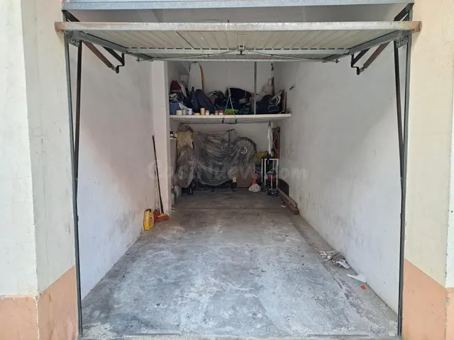 GARAJE CON ACCESO DIRECTO DESDE LA CALLE