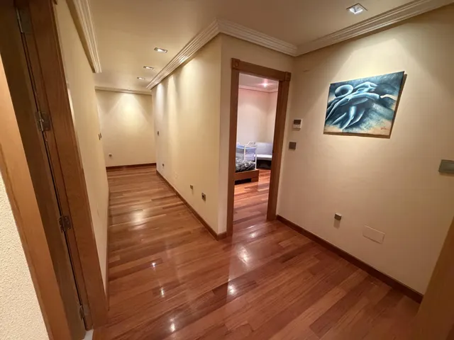 Chalet independiente con 400 m2 construidos, gran parcela y garaje — 24