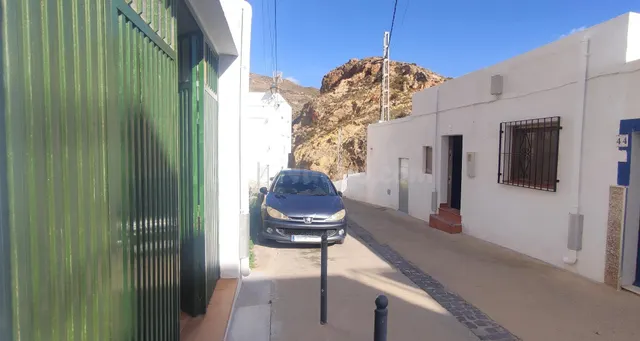 CASA PARA REFORMAR CON GRAN COCHERA EN LA VILLA DE NIJAR - foto 5