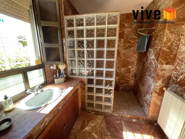 ESPECTACULAR CHALET INDEPENDIENTE CON PISCINA Y SALÓN DE DOB - foto 5