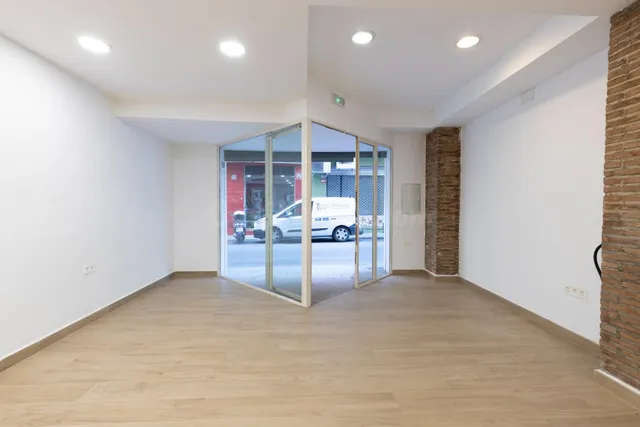 SE VENDE LOCAL TOTALMENTE REFORMADO EN PLENO CENTRO DE GRANADA (ALMONA DE SAN JUAN DE DIOS) — 5