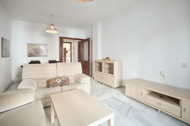 Zona Puertas de Sevilla. Vivienda con amplia terraza de 15 m2. — 10
