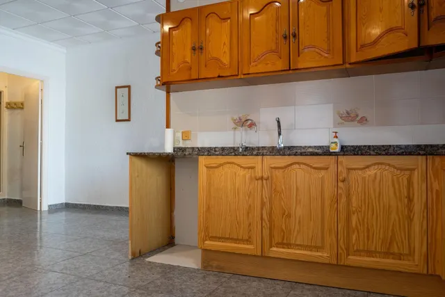 Casa en Deltebre (Jesus y Maria), con amplio terreno, almace - foto 4