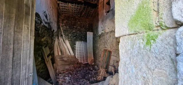 CASA DE PIEDRA CON TERRENO OPARA REFORMAR EN OUTES — 26