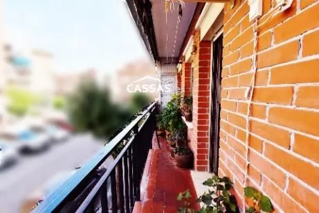 ZONA CENTRO- Junto Plaza Mayor. 3 habitaciones con terraza. 1º planta sin ascensor. — 30