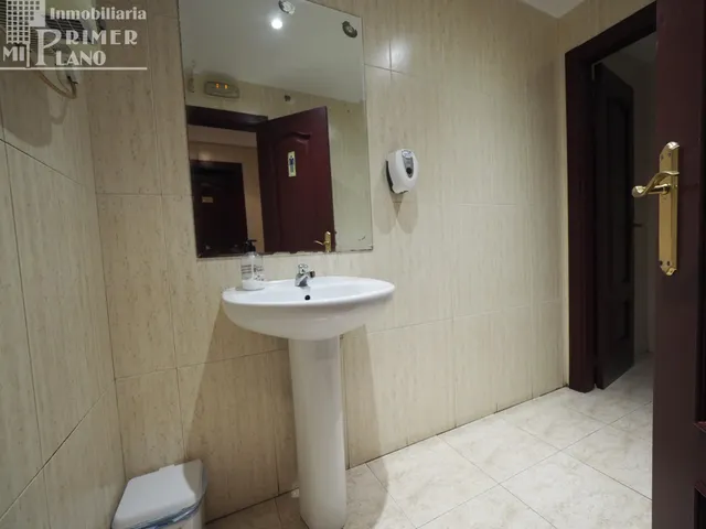 Amplio Local Comercial en Calle Don Victor Peñasco, Tomelloso - €500.000 — 14