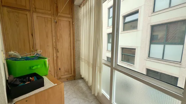 ¡Tu nuevo hogar en este encantador piso en un edificio con carácter del año 1975 y 4 habitaciones! — 31