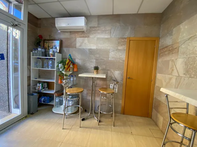 LOCAL COMERCIAL EN LA ZONA NOU MOLES — 17