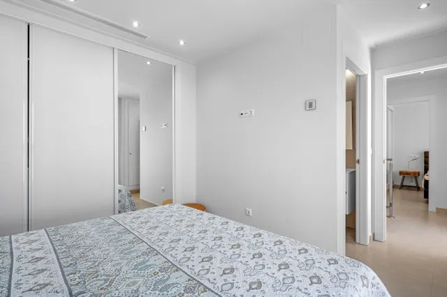Villa moderna con piscina privada, 3 dormitorios y 3 baños. — 25