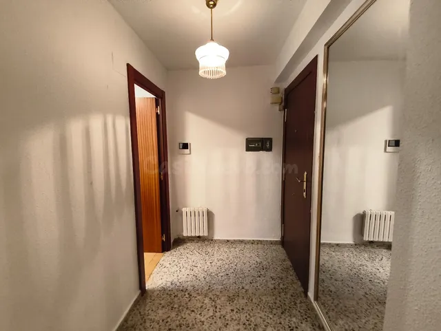 Piso de 89m2. Distribuido en tres dormitorios, salón, cocina y baño — 5