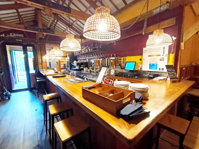 Taberna con encanto en traspaso en El Cabañal. Zona de alta  - foto 2