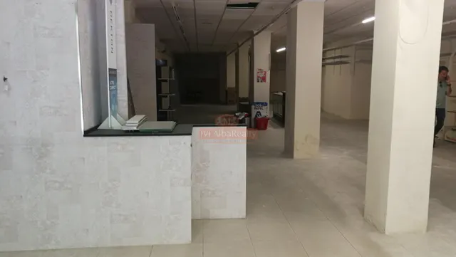 SE ALQUILA LOCAL DIÁFANO EN UNA DE LAS PRINCIPALES — 10