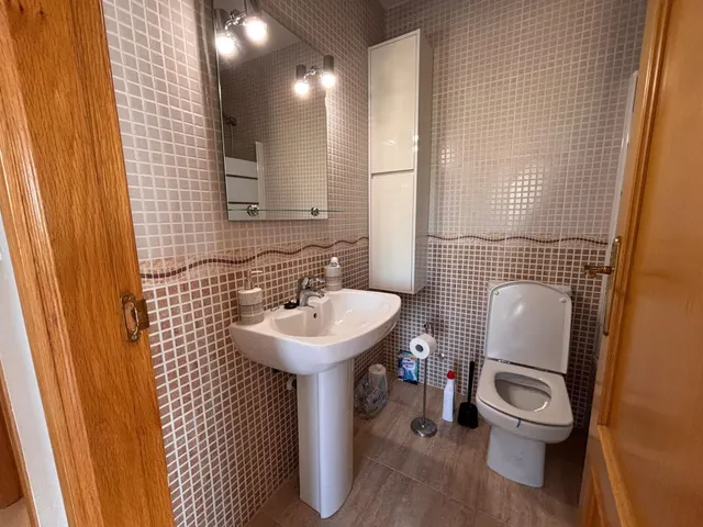 Apartamento con solárium, barbacoa, piscina comunitaria y vistas al mar en El Alamillo — 11