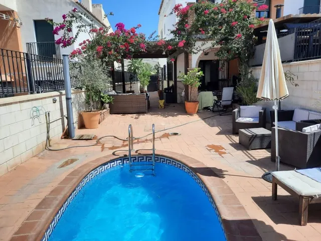 VILLA EXCLUSIVA CON PISCINA PRIVADA EN LA AXARQUÍA MALAGUEÑA — 2