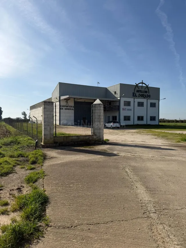 Espectacular Nave Industrial de 1.268 m2 con Vivienda y Gran