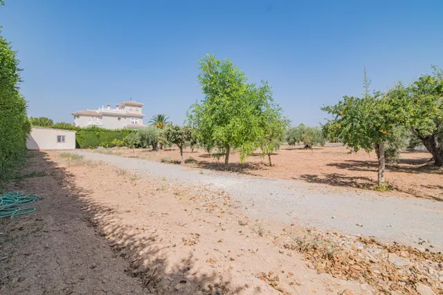 ¡Oportunidad Única! Se Vende Magnífica Casa en Esquina con Amplia Parcela — 46