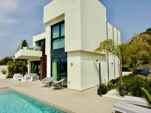 EXCLUSIVA VILLA MODERNA CON VISTAS - foto 2