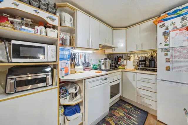 Casa con piscina y gran privacidad en parcela de 1.000 m2 — 37