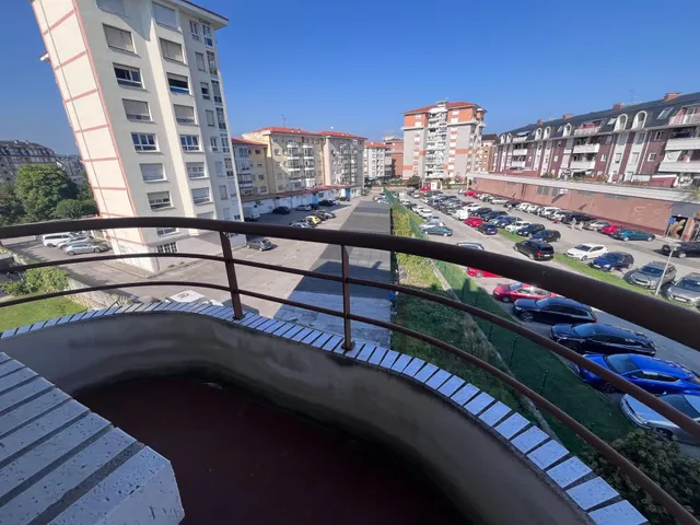Gran piso de esquina de 3 dormitorios con garaje cerrado opcional en Colindres — 45