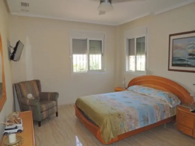 CHALET DE LUJO CON MUY BUENA ORIENTACION EN LUGAR MUY TRANQUILO — 12