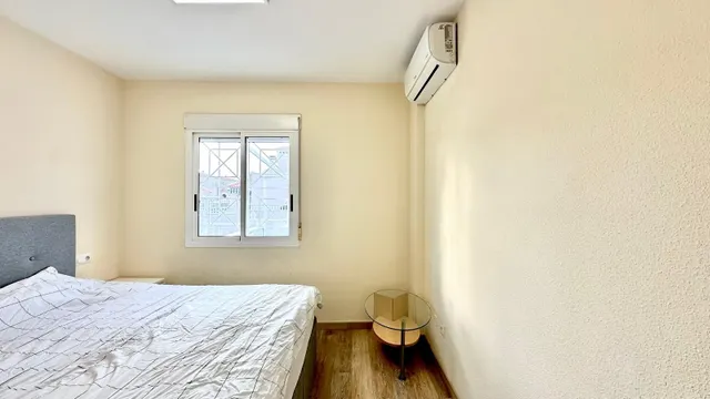 Bungalow bajo en Torrevieja con piscina y parking incluido — 24